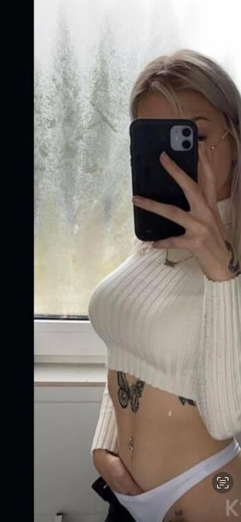 Full leaked Rozieofficial private onlyfans photo