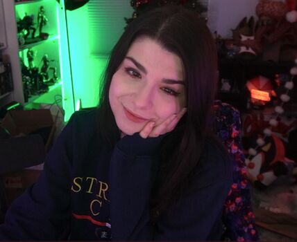 Full leaked Runebee private onlyfans photo