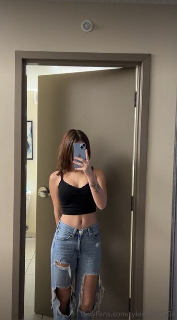 Full leaked Ryleeslife private onlyfans photo