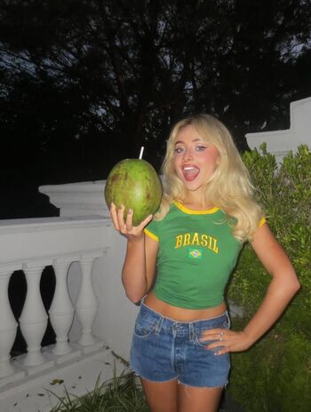 Full leaked Sabrina carpenter  page private onlyfans photo