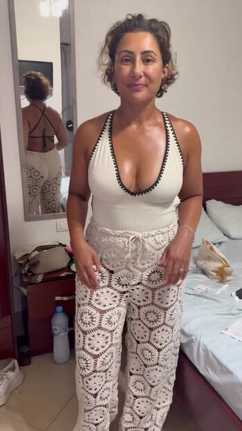 Full leaked Saira khan page private onlyfans photo