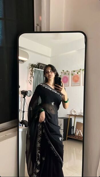 Full leaked Sakshi pandey private onlyfans photo