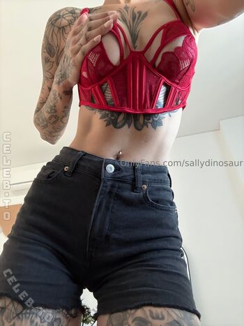 Full leaked Sallydinosaur private onlyfans photo