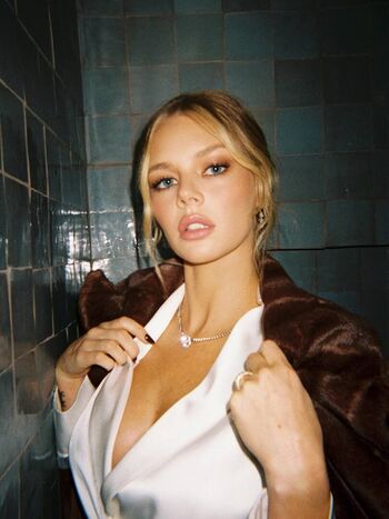 Full leaked Samara weaving page private onlyfans photo