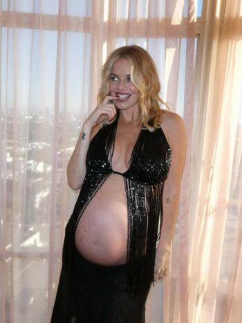 Full leaked Samara weaving page private onlyfans photo