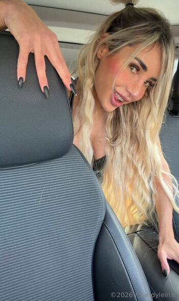 Full leaked Sandyleinof private onlyfans photo
