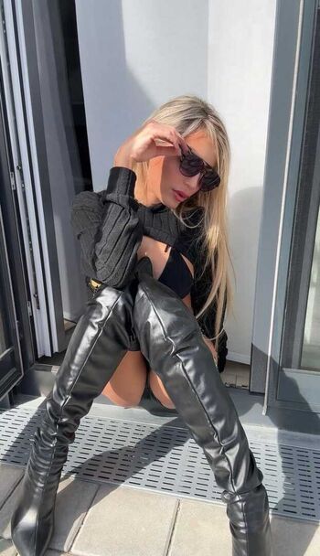 Full leaked Sandyleinof page private onlyfans photo