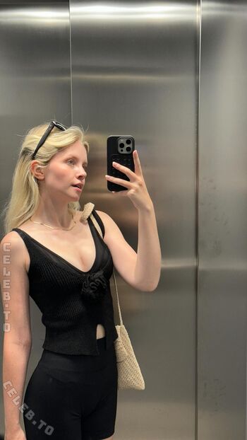Full leaked Saniskates private onlyfans photo