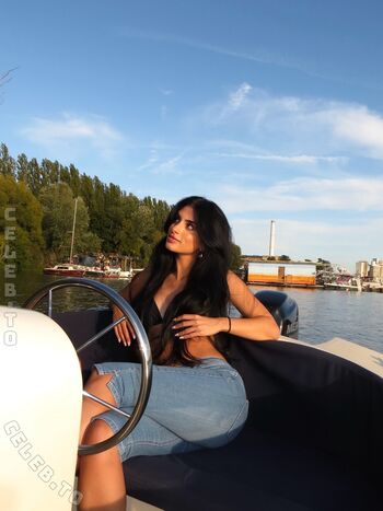 Full leaked Sara arslan private onlyfans photo