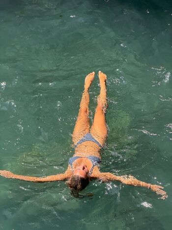 Sara Crumbleleg
