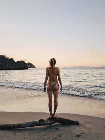 Full leaked Sarah chalke private onlyfans photo