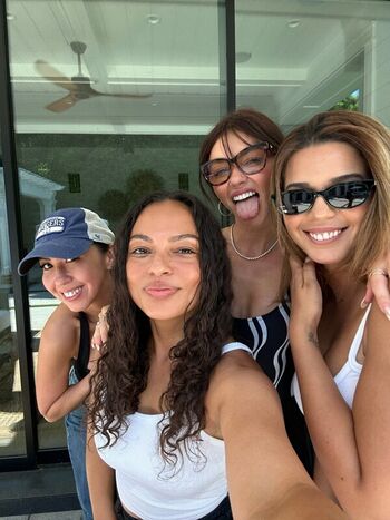 Full leaked Sarah hyland private onlyfans photo
