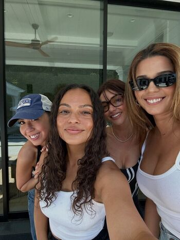 Full leaked Sarah hyland private onlyfans photo