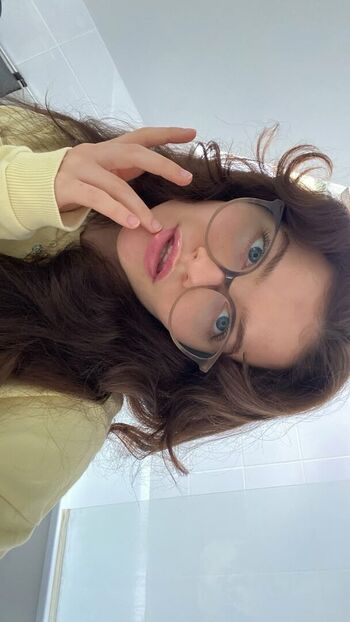 Full leaked Sarahhbl private onlyfans photo