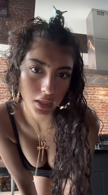 Full leaked Sarahli hj private onlyfans photo
