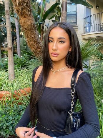 Full leaked Sarahliriano private onlyfans photo
