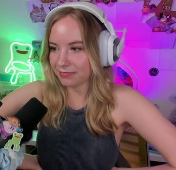 Full leaked Sarahpodz private onlyfans photo