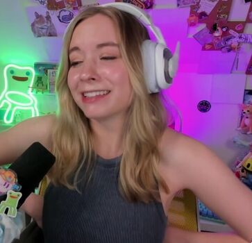 Full leaked Sarahpodz private onlyfans photo