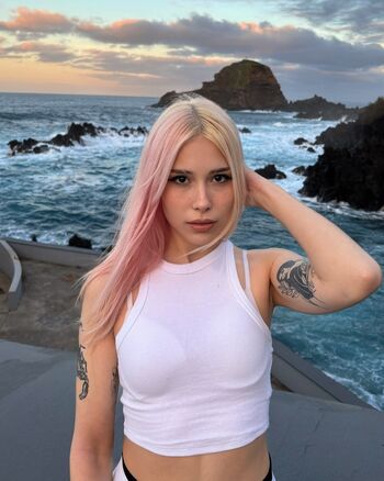 Full leaked Sarahtonin private onlyfans photo