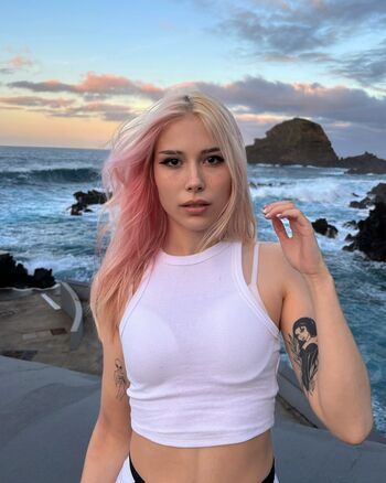 Full leaked Sarahtonin private onlyfans photo