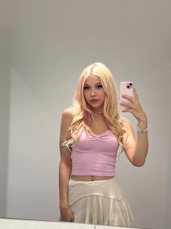 Full leaked Sarahtonin private onlyfans photo