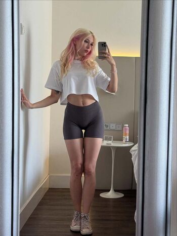 Full leaked Sarahtonin private onlyfans photo