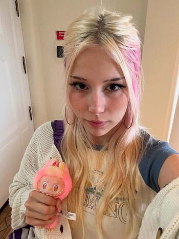 Full leaked Sarahtonin private onlyfans photo