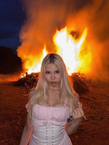 Full leaked Sarahtonin private onlyfans photo