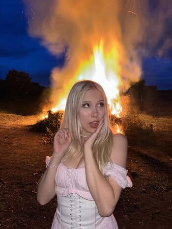 Full leaked Sarahtonin private onlyfans photo