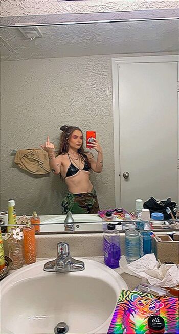 Full leaked Sarahtoosalty private onlyfans photo