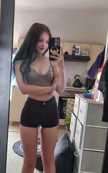 Full leaked Sariaarts private onlyfans photo