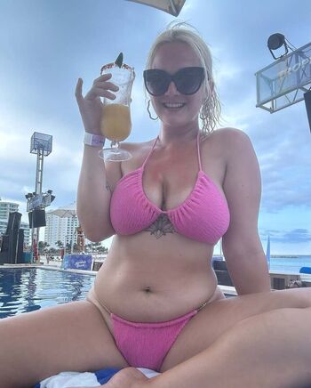 Full leaked Sassycasss private onlyfans photo