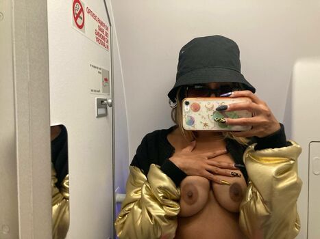 Full leaked Saturnna moon private onlyfans photo
