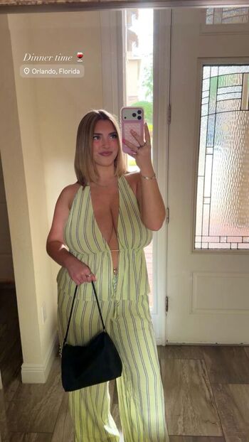 Full leaked Seerahb private onlyfans photo