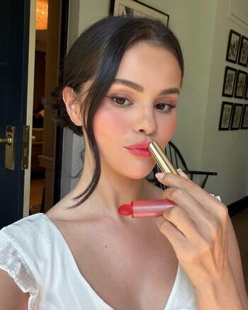 Full leaked Selena gomez page private onlyfans photo