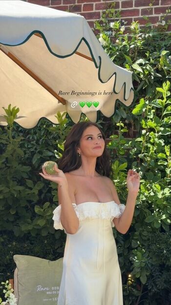 Full leaked Selena gomez page private onlyfans photo