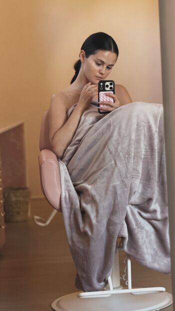 Full leaked Selena gomez page private onlyfans photo