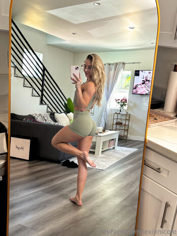 Full leaked Sexyxlexy private onlyfans photo