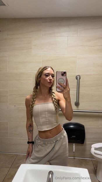 Full leaked Sexyxlexy private onlyfans photo
