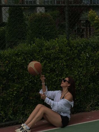 Full leaked Seymaugurr page private onlyfans photo