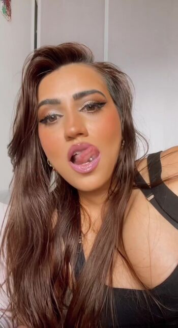 Full leaked Sheraz desi private onlyfans photo