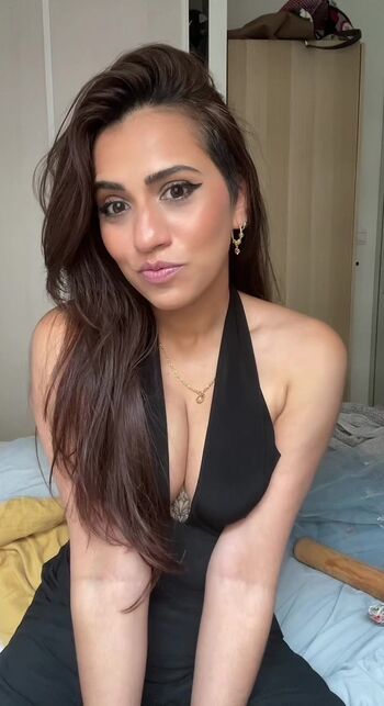 Full leaked Sheraz desi private onlyfans photo