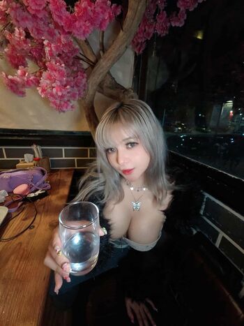 Full leaked Shichineesan pomponmy private onlyfans photo