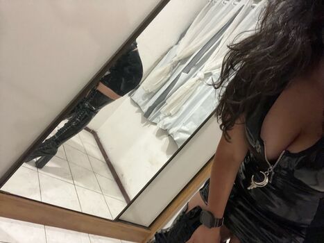 Full leaked Show your girlfriend private onlyfans photo