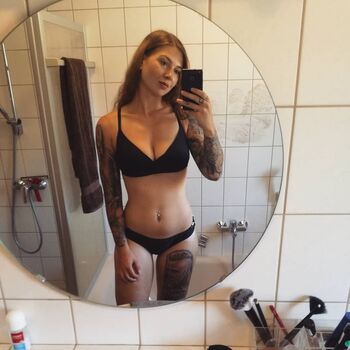 Full leaked Show your girlfriend page private onlyfans photo