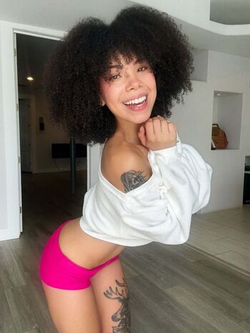 Full leaked Shweetnlow private onlyfans photo
