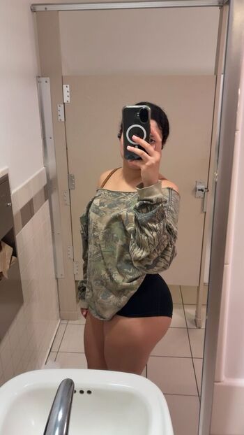 Full leaked Shylalobrutto private onlyfans photo