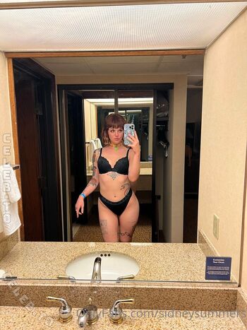 Full leaked Sidney summers private onlyfans photo