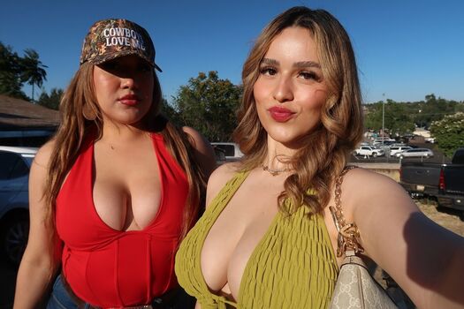 Full leaked Simplyneidaa private onlyfans photo