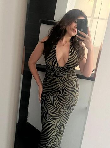 Full leaked Simran dhanwani private onlyfans photo